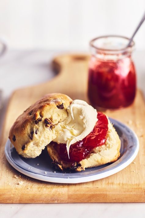 These delicious Fruit Scones are a must for any afternoon tea party and so quick and easy to make! Follow our simple recipe and get baking. Serve them warm, topped with clotted cream and your favourite jam. Cream Tea Aesthetic, Scones With Clotted Cream And Jam, Sweet Scones Recipe, Afternoon Tea Scones, Scones And Clotted Cream, Sugared Grapes, English Afternoon Tea, Fruit Scones, Scone Recipes