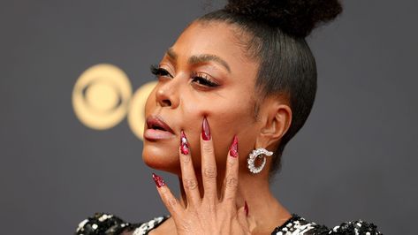 Nailed It! Celebrities With Lovely Long Nails At The 73rd Annual Emmy Awards Celebrity Manicures, Joy Nails, Long Fingernails, Long Stiletto Nails, Red Manicure, Celebrity Nails, The Emmys, Popsugar Beauty, Emmy Awards