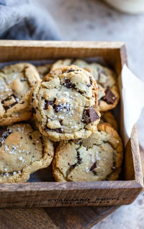 Stack of Salted Chocolate Chip Cookies Brown Sugar Chocolate Chip Cookies, Resepi Biskut, Salted Chocolate Chip Cookies, Brownies Cookies, Chocolate Chip Cookie Recipe, Chocolate Cookie Recipes, Chewy Chocolate Chip, Salted Chocolate, Chewy Chocolate Chip Cookies