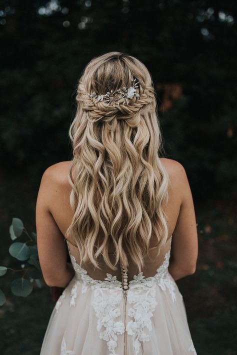 Dreamy curled long hair with elegant bridal braid | Image by Jonnie + Garrett Wedding Photographers Bridal Braids, Elegant Wedding Hair, Vintage Ideas, Fishtail Braid, Wedding Hair Inspiration, Wedding Hair Down, Bridal Hair Vine, Wedding Rustic, Wedding Updo