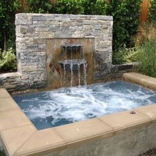 Another great example of a hot tub with a simple water feature. This is a perfect project for a DIYER. Custom Built Spas will show you how to build this unit and give you Free help. Visit www.custombuiltspas.com. #DIYHOTTUB, #buildyourownhottub, #DIY, #plungepool, #swimspa, #homeimprovement, #backyardprojects, #pool, #cocktailpool Jacuzzi Ideas, Spool Pool, Patio Water Feature, Swimming Pool Waterfall, Outdoor Jacuzzi, Garden Spa, Hot Tub Landscaping, Wading Pool, Hot Tub Patio