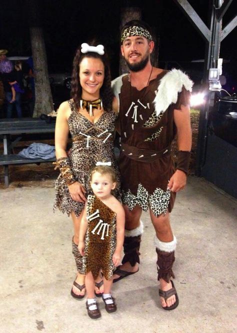 Family halloween costume, caveman family, halloween costume ideas, kids halloween costume Caveman Couple Costume, Caveman Halloween Costume, Caveman Party, Jungle Costume, Caveman Costume, Cavewoman Costume, Rave Costumes, Diy Halloween Costume, Creative Costumes