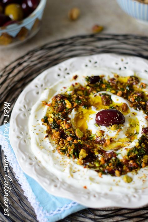 Labneh au zaatar et pistaches  #libanesedish #saladrecipes #recipeoftheday #recipes  #lebanesefood #lebaneserecipes Healthy Lebanese Recipes, Lebanon Food, Labneh Recipe, Za Atar, Brunch Buffet, Eastern Cuisine, Spread Recipes, Lebanese Recipes, Culinary School