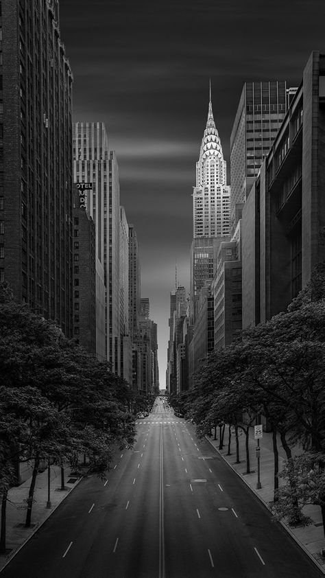 Workshop Architecture, Black And White Building, Photo New York, New York Wallpaper, Chrysler Building, New York Photos, City Wallpaper, Photography Workshops, Black And White Aesthetic