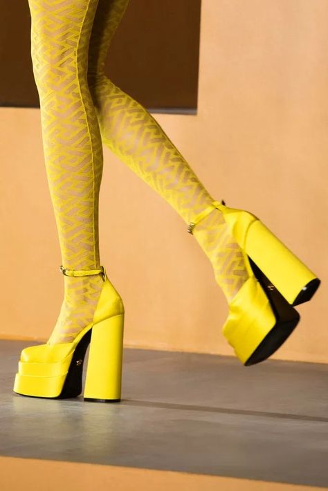 Versace Fall 2021 Collection for Milan Fashion Week, Photos – Footwear News Lindsay Vrckovnik, Fashion Girlies, Leisure Wear Women, Versace Heels, Versace Shoes, Patterned Tights, Donatella Versace, Colorful Shoes, Aesthetic Shoes