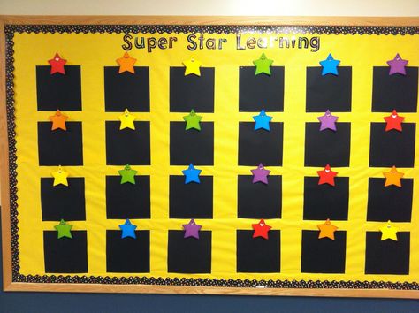 Star Bulletin Board - leave up all year round and add art on top of the black paper Star Themed Classroom, Star Bulletin Boards, Space Theme Classroom, Kindergarten Bulletin Boards, Stars Classroom, Space Classroom, Star Students, School Displays, Classroom Organisation