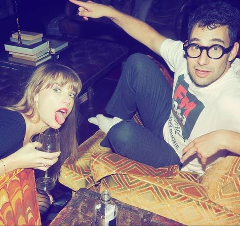 taylor swift 
jack antonoff Taylor Swift And Jack Antonoff, Jack Taylor, Jack Antonoff, Estilo Taylor Swift, Anti Hero, Taylor Swift Wallpaper, Bleachers, Swift 3, Music Fans