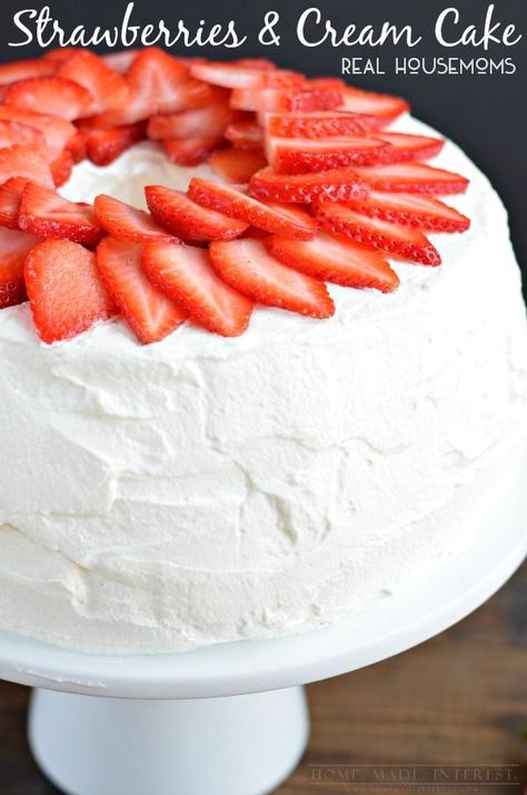 This light and fluffy angel food cake is filled with delicious strawberry cream and frosted with homemade whipped cream. A light and refreshing cake recipe for summer. #strawberriesandcream #cake Refreshing Cake, Strawberry Cream Cakes, Dream Whip, Cream Icing, Yoghurt Cake, Angel Cake, Homemade Whipped Cream, Strawberry Cream, Strawberry Cakes