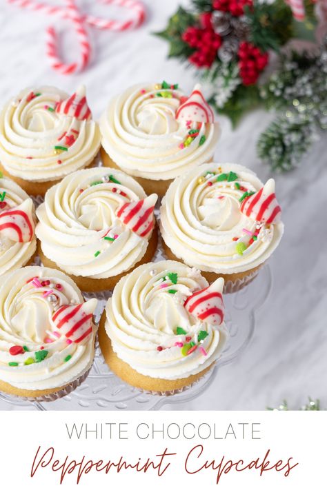 White Christmas Cupcakes Ideas, Christmas Cupcake Decorating Party, Cupcakes With Candy On Top, Christmas Desserts Cupcakes, December Cupcakes Ideas, Peppermint Cupcakes Christmas, Decorated Christmas Cupcakes, Cute Christmas Cupcake Ideas, Elegant Christmas Cupcakes