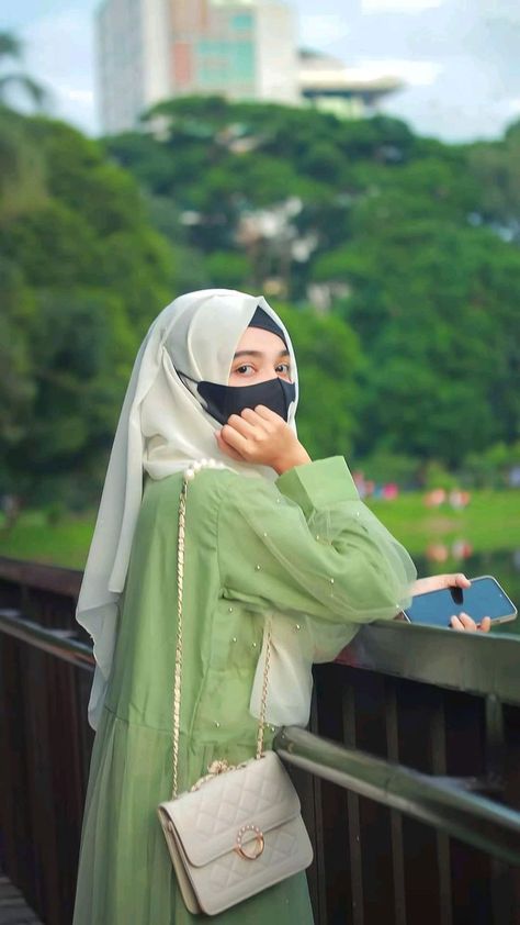 Gril Photo, Hijabi Girls Dps Real, Dp For Hijabi Girl, Best Pic For Dp, Hijabi Girl Dpz, Hijab Queen, Muslim Girls Dp, Eid Looks, Muslim Hijab Girls Dp