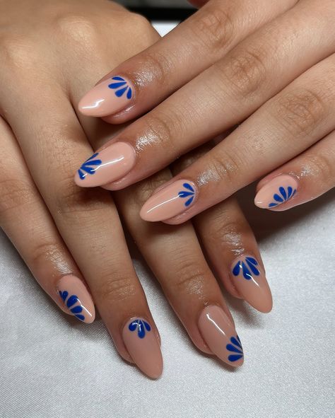 Cute And Simple 🌀 • • • Apres Natural Short Almond • IGel (I’m Blushing) • DND Gel (Pool Party) • #nails #nailsnailsnails #nailsofinstagram #nailart #nailsbyavryl #gelx #gelxnails #gelxnailtech #explorepage #almomdnails Simple Nail Designs Almond Shape, Almomd Nails, Pool Party Nails, Pool Nails, Short Oval Nails, Short Gel Nails, Short Almond, Almond Shape Nails, Party Nails