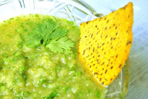 A perfect replica of Flaming Amy's Pineapple Jalapeno Salsa recipe in Wilmington, NC Jalapeno Salsa Recipe, Jalapeño Salsa, Easy Salsa Recipe, Tummy Yummy, Healthy Low Calorie Meals, Pineapple Salsa, Scrumptious Desserts, Yummy Dips, Salsa Recipe