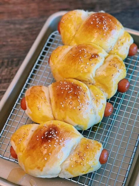 Chinese Hot Dog Bun Recipe, Asian Buns, Vegetarian Spring Rolls, Hot Dog Bun, Tiffy Cooks, Vegetarian Oyster Sauce, Steamed Chicken, Healthy Weeknight Dinners, Easy Asian Recipes