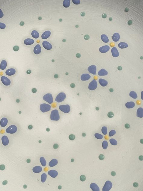 Cute Tray Painting Ideas, Purple Pottery Painting, Small Plate Painting Ideas, Simple Flower Pottery Painting, Pottery Painting Flowers Easy, Square Plate Painting Ideas, Pottery Painting Coaster, Flower Pottery Painting Ideas, Pottery Painting Ideas Flowers