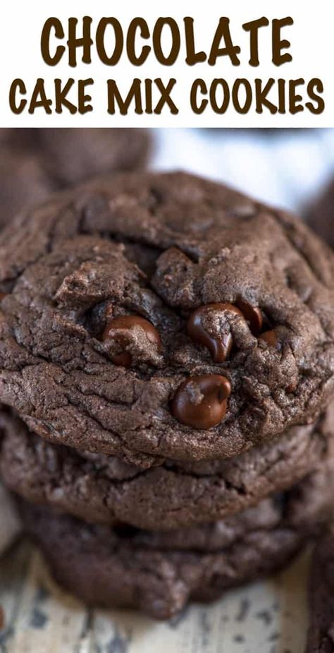 Chocolate Cake Mix Cookies are SO gooey and chocolatey! Cake Mix Cookies are such an easy cookie recipe too! Make cookies in any flavor easily! Cookies Cowboy, Cookies Smores, Cookies Funfetti, Cookies Thumbprint, Cookies Snickerdoodle, Chocolate Cookie Recipes Easy, Cookies Pudding, Chocolatechip Cookies, Cookies Monster