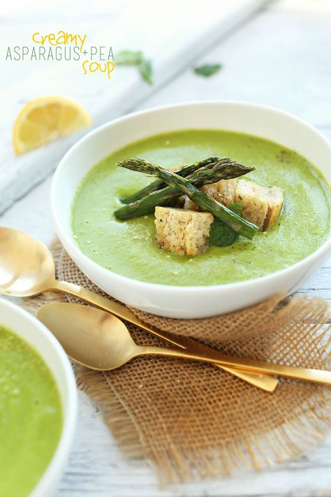 Creamy Asparagus and Pea SOUP! #vegan #glutenfree #spring #minimalistbaker Vegan Easter Recipes, Spring Soups, Creamy Asparagus, Asparagus Soup, Minimalist Baker, Pea Soup, Vegan Soups, Roasted Asparagus, Vegan Soup