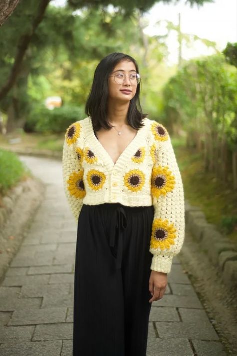 Sunflower Cardigan, Granny Square Cardigan, Square Cardigan, Crochet Granny Square Blanket, Crochet Granny Square, Square Crochet, Crochet Inspiration, Crochet Jacket, Granny Square Crochet Pattern