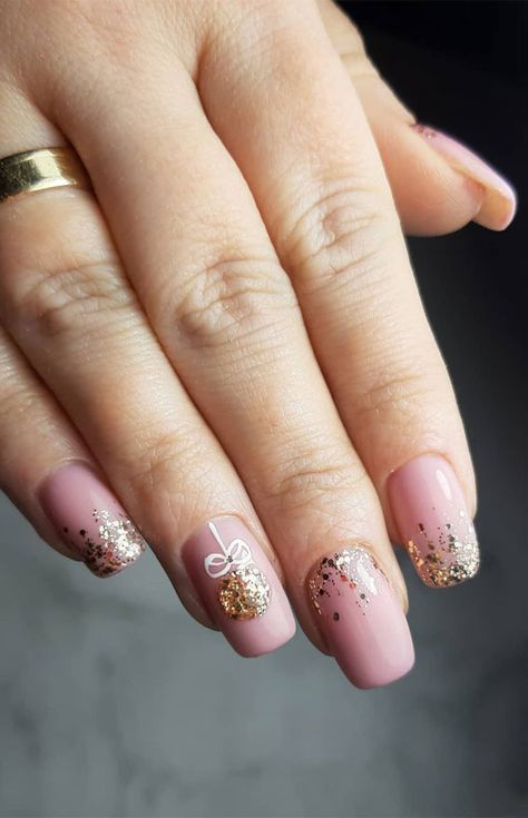 Pink Christmas Nails, Nail Art Noel, Pink Glitter Nails, Pink Manicure, Pink Gel, Cute Christmas Nails, Christmas Nails Easy, Christmas Gel Nails, Gold Nail