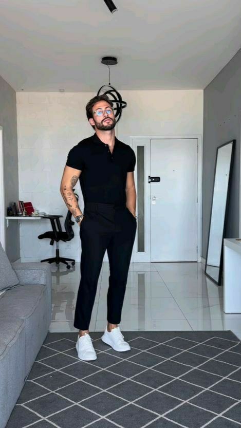 Traje esporte fino masculino é uma combinação elegante do formal e casual, podendo ser usado em ocasiões que demandam um visual mais elaborado. Account Photo, Black Outfit Men, Mens Smart Casual Outfits, Nba Outfit, Classy Outfits Men, Smart Casual Men, Smart Casual Outfit, All Black Outfit, Shirt And Pants