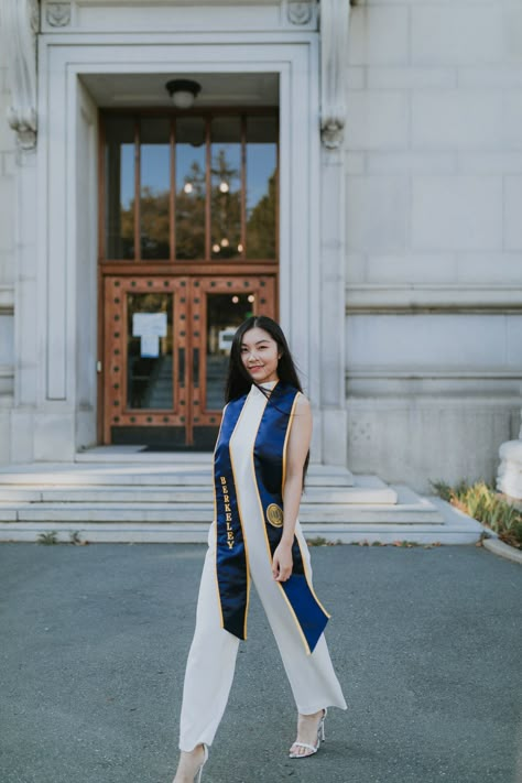 Formal Attire For Graduation Pictorial, Valedictorian Photoshoot, Graduation Outfit Photoshoot, Womens Graduation Outfit, Graduate Outfits For Women, Graduating Outfits, Long Graduation Dresses College, Graduation Suit Women, Pantsuit Graduation Pictures