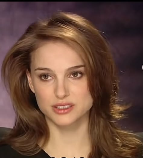 Natalie Portman Eyebrows, Natalie Portman Makeup Tutorial, Natalie Portman Short Hair, Natalie Portman Style, October Style, Highlights Curly Hair, October Fashion, Celebrity Skin, Original Supermodels