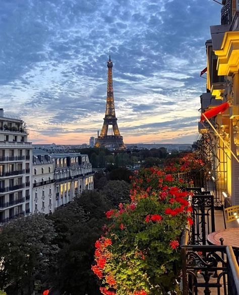 Plaza Athenee, European Outfit, Paris Pictures, Drone Pilot, Pretty Landscapes, Voyage Europe, Dream Travel Destinations, Dream City, City Aesthetic