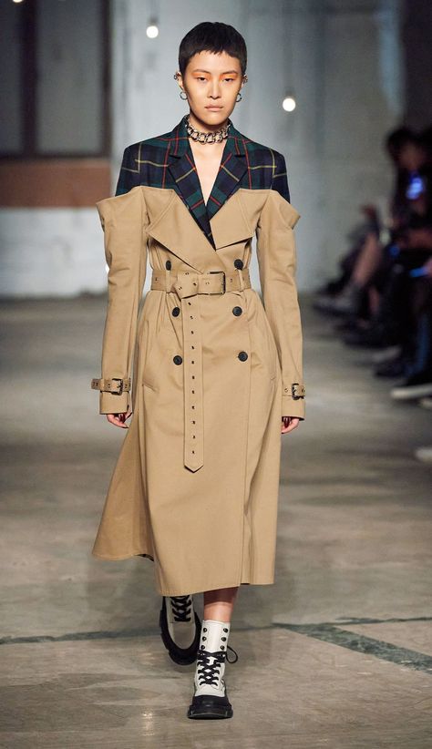 Watch Out, These 8 Fall Trends Are Blowing Up in New York Coat Trends, Street Style Outfit, Coat Fashion, Fall Trends, Fashion Week Spring, New York Fashion Week, New York Fashion, Fashion Illustration, Winter Fashion