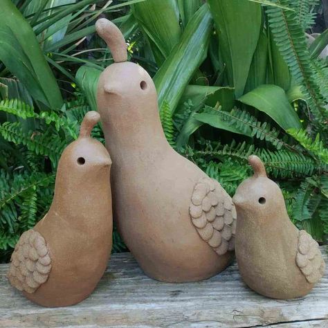 Ceramic Quail Birds, Fish Air Dry Clay, Clay Quail, Quail Decor, Clay Animals Sculpture, Crazy Ceramics, Clay Totems, Clay Building, Quail Ceramics