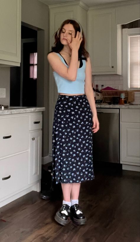 Midi Blue Skirt Outfit, Navy Floral Skirt Outfit, Blue Floral Skirt Outfit Ideas, Navy Aesthetic Outfit, Navy Blue Midi Skirt Outfit, Blue Floral Midi Skirt Outfit, Long Blue Skirt Outfit Aesthetic, Midi Skirt Aesthetic, Floral Midi Skirt Outfit Aesthetic