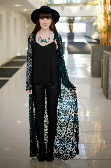 Long Lace Cardigan Outfit, Black Lace Cardigan Outfit, Black Lace Kimono Outfit, Black Kimono Outfit, Lace Cardigan Outfit, Lace Kimono Outfit, Uk Street Style, Look Kimono, Black Lace Kimono