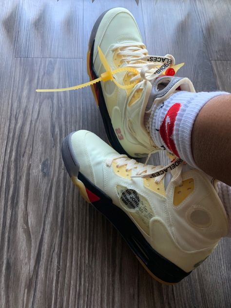 Off White 5s, Jordan 5 Off White, Jordan 5s, Certified Lover Boy, Shoe Photography, White Jordans, Pretty Shoes Sneakers, Off White Shoes, Swag Outfits Men