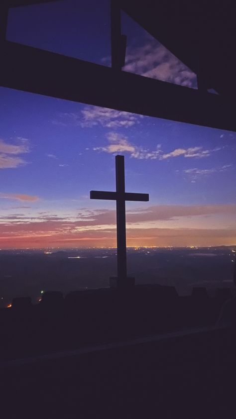 Chapel cross mountains sunrise A Steric Photos, Pretty Place Chapel Wallpaper, Beautiful Cross Wallpaper, Susancore Aesthetic, The Cross Aesthetic, Cross Asthetic Picture, Jesus Cross Aesthetic, Church Asethic, Aesthetic Cross Wallpaper