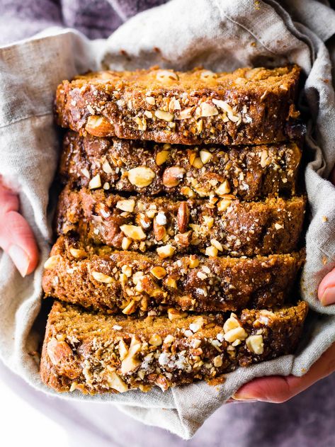 This Vegan Maple Almond Earl Grey Tea cake is lightly sweet and simple. A gluten free buttery tea cake loaf infused with Earl Grey tea and a hint cardamon! The maple almond glaze is the perfect topping. Quick to make in one pan and bakes up in under 45 minutes! Cotter Crunch, Chocolate Tea Cake, Cinnamon Tea Cake, Almond Glaze, Tea Loaf, Cake Loaf, Tea Cakes Recipes, Tea Cake, Grey Tea