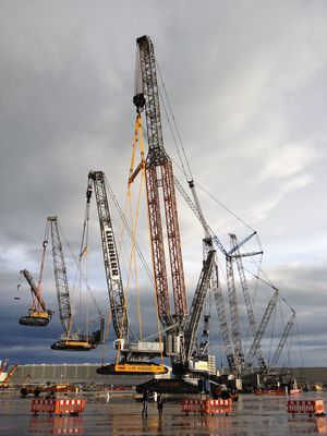 Liebherr Crane, Crane Art, Mighty Machines, Crane Lift, Crane Operator, Crawler Crane, Drilling Rig, Mining Equipment, Truck Cranes