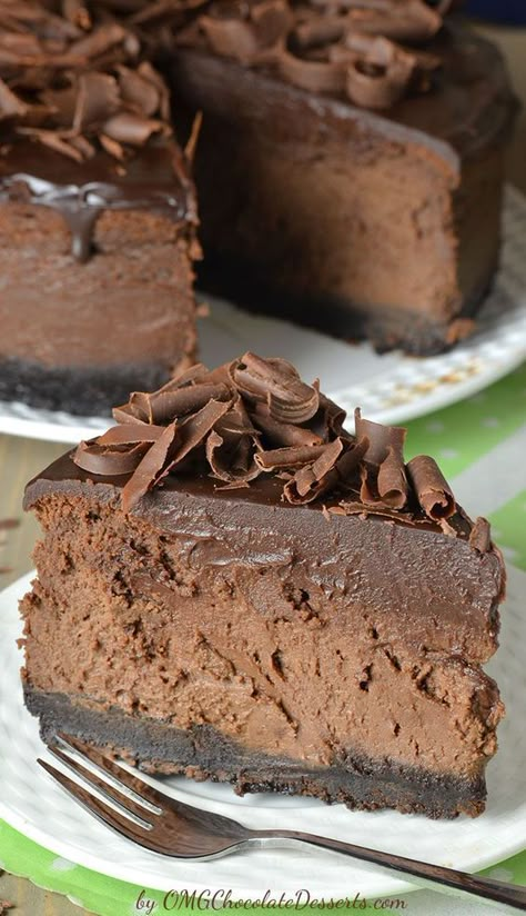 Cheesecake With Oreo Crust, Oreo Crust Cheesecake, Triple Chocolate Cheesecake, Hersheys Chocolate, Cheesecake Oreo, Oreo Crust, Cheesecake Cake, Oreo Dessert, Chocolate Dessert Recipes