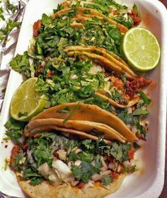 Tacos de pollo Taco Recipes Mexican, Tacos Mexicanos, Real Mexican Food, Tacos Al Pastor, Mexican Tacos, Hispanic Food, Taco Recipes, Mexican Food Recipes Authentic, Pork Dishes