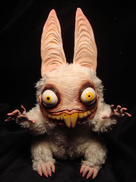 evil bunny Clay Monster, Evil Bunny, Weird Toys, Creepy Toys, Chucky Doll, Living Dead Dolls, Arte Alien, Ugly Dolls, Monster Dolls