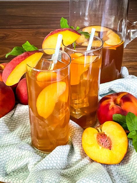 Fruit Iced Tea, Sweet Drinks Recipes, Peach Tea Recipe, Peach Iced Tea, Peach Water, How To Peel Peaches, Peach Drinks, Rosemary Simple Syrup, Peach Syrup