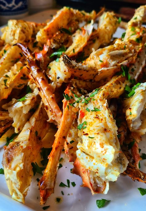 Crab Legs Recipes, Cooking Crab Legs, Crab Legs Recipe, Baked Crab, Alaskan King Crab, Crab Dishes, King Crab Legs, Fried Fish Recipes, Crab Recipes