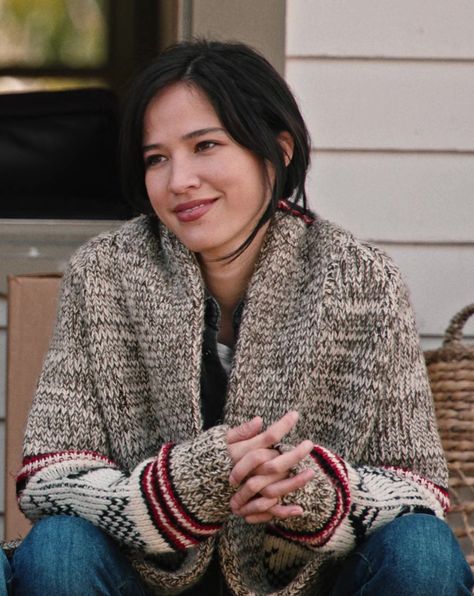 Cozy Chunky Knit Cardigan of Kelsey Asbille as Monica Long Dutton in Yellowstone Beth Dutton Coat, Yellowstone Series Wardrobe, Monica Long Yellowstone, Monica Yellowstone Outfits, Monica Dutton Outfits, Southwest Outfits Women, Monica Yellowstone, Yellowstone Outfit Ideas, Monica Dutton