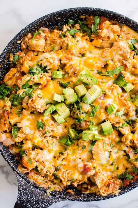 Mexican Chicken Breast Recipes, Mexican Chicken Breast, Easy Skillet Dinner, Mexican Chicken And Rice, Rice And Chicken, Mexican Chicken Recipes, Chicken Rice Casserole, Chicken Skillet Recipes, Chicken Skillet