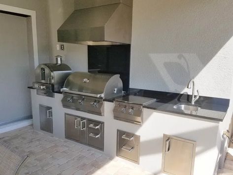 Stucco to Match with Absolute Black granite - Elegant Outdoor Kitchens - Elegant Outdoor Kitchens Outdoor Kitchen Stucco, Stucco Outdoor Kitchen, Stucco Kitchen, Covered Outdoor Kitchens, Outdoor Grill Area, Outdoor Bbq Area, Leather Granite, Absolute Black Granite, Kitchen Construction