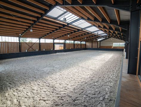 Indoor Riding Arena, Horse Riding Arena, Horse Projects, Equine Stables, Dream Barn Stables, Equestrian Barns, Stable Style, Equestrian Design, Riding Arena