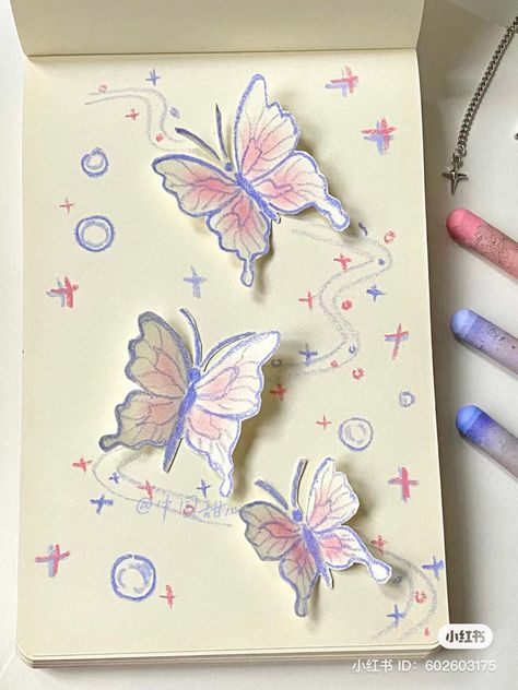 art, art inspiration, oil pastels, crayons, butterflies, drawings Drawing Ideas For Presents, Couple Art Projects Craft Ideas, Cute Painting Ideas For Couples, Birthday Drawing Ideas Art, Cute Envelope Ideas, Aesthetic Card Ideas, Card Ideas Aesthetic, Gifts For Boyfriend Cute, Diy Paper Lanterns