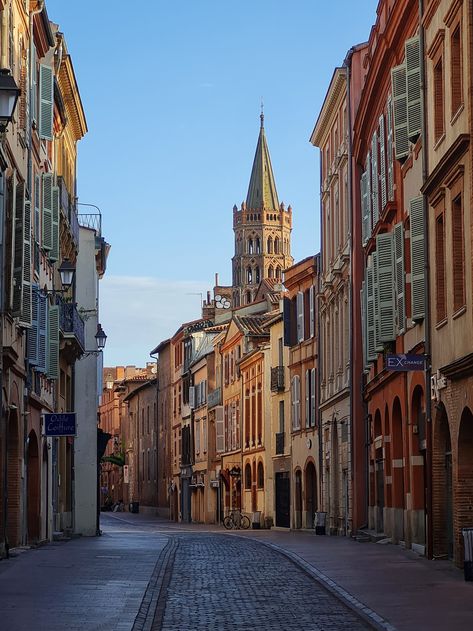 2 Days in Toulouse — Chrissi Hernandez Europe Interrail, Travelling Ideas, Canal Du Midi, Channel Islands National Park, Toulouse France, Student Accommodation, Euro Summer, Europe Vacation, Medieval Town