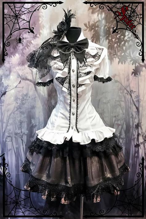 Ghostly Fashion, Goth Lolitas, Gothic Victorian Dresses, Old Fashion Dresses, Fancy Outfits, Lolita Dress, Gothic Lolita, Dream Clothes, Lolita Fashion