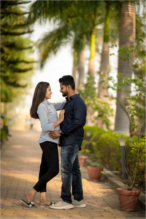 #coupleshoot #couplegoals #love #preweddingshoot #sagarlokhandephotography #wedding #maharashtrianprewedding #preweddingcoupleshoot #coupleshoot #couplephotoshoot #outdoorcoupleshoot #couplephotography #photoshoot Copal Photography, Copal Pic, Pre Wedding Photoshoot Props, Wedding Photoshoot Props, My Forever Person, Pre Wedding Photoshoot Outdoor, Photoshoot Outdoor, Forever Person, Pre Wedding Poses