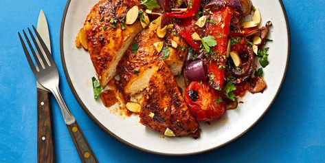 Paprika Chicken with Peppers and Tomatoes Veg Bake, Chicken With Peppers, 1200 Calorie Diet Menu, Antipasto Salad Recipe, Fall Dinner Ideas, Meal Options, Low Calorie Dinners, Paprika Chicken, Tandoori Masala