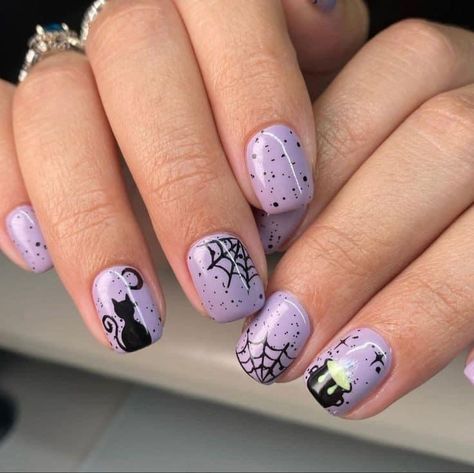 Spooky Nail Manicure, Cute Nail Designs For Halloween, Purple Mummy Nails, Black Cat Nail Art Halloween, Halloween Gel Nail Art, Halloween Nails 2023 Purple, Purple Cat Nails, Halloween Nails Design Ideas, Lilac Halloween Nails