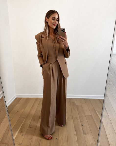 Camel Blazer Outfits Women, Black Blazer Casual, Camel Blazer Outfit, Beige Blazer Outfit, Nude Strappy Sandals, Navy Blazer Outfits, White Blazer Outfits, Camel Outfit, Black Blazer Outfit